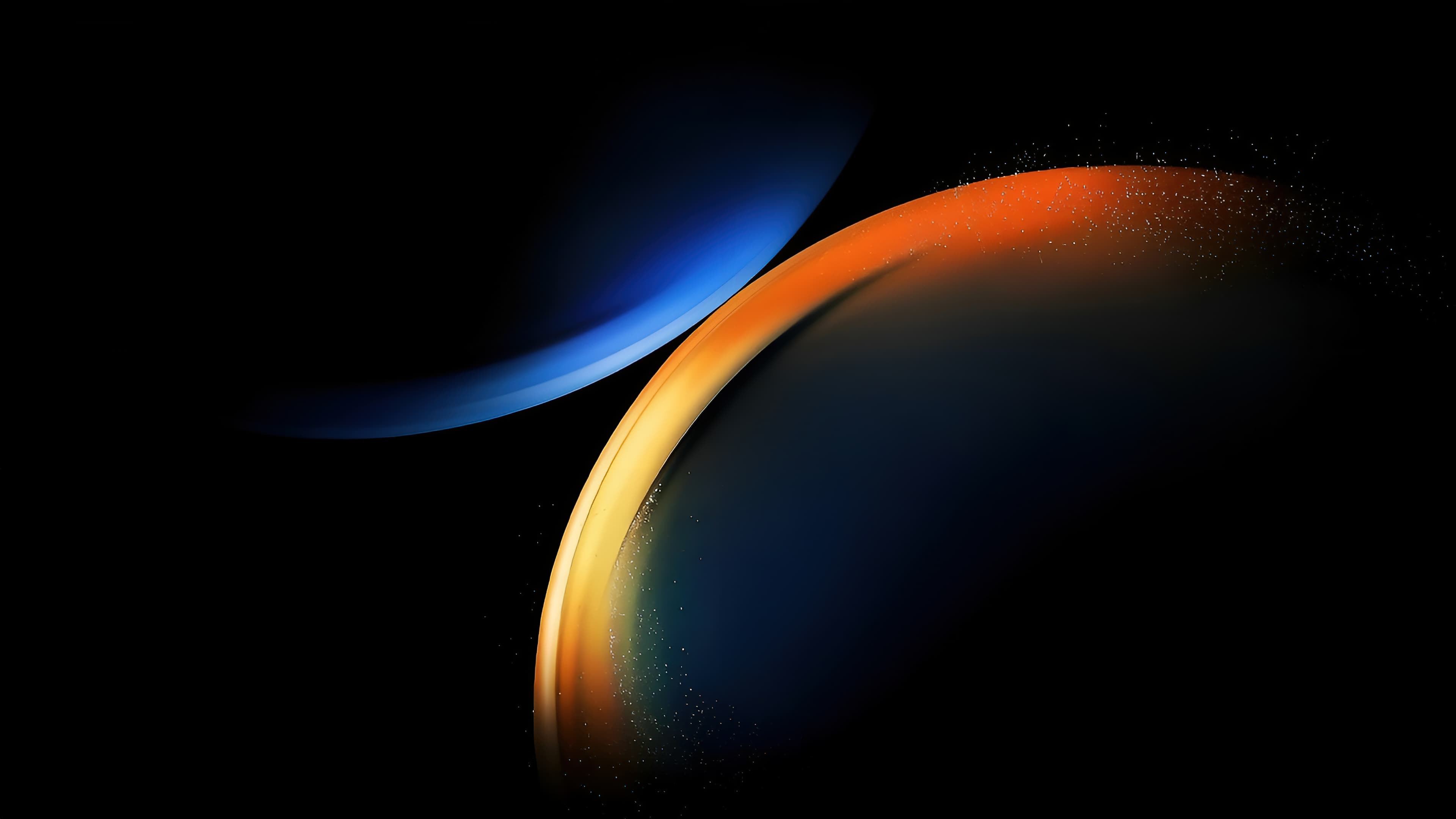 Deux formes lumineuses bleue et orange semblent se rejoindre sur un fond noir.
