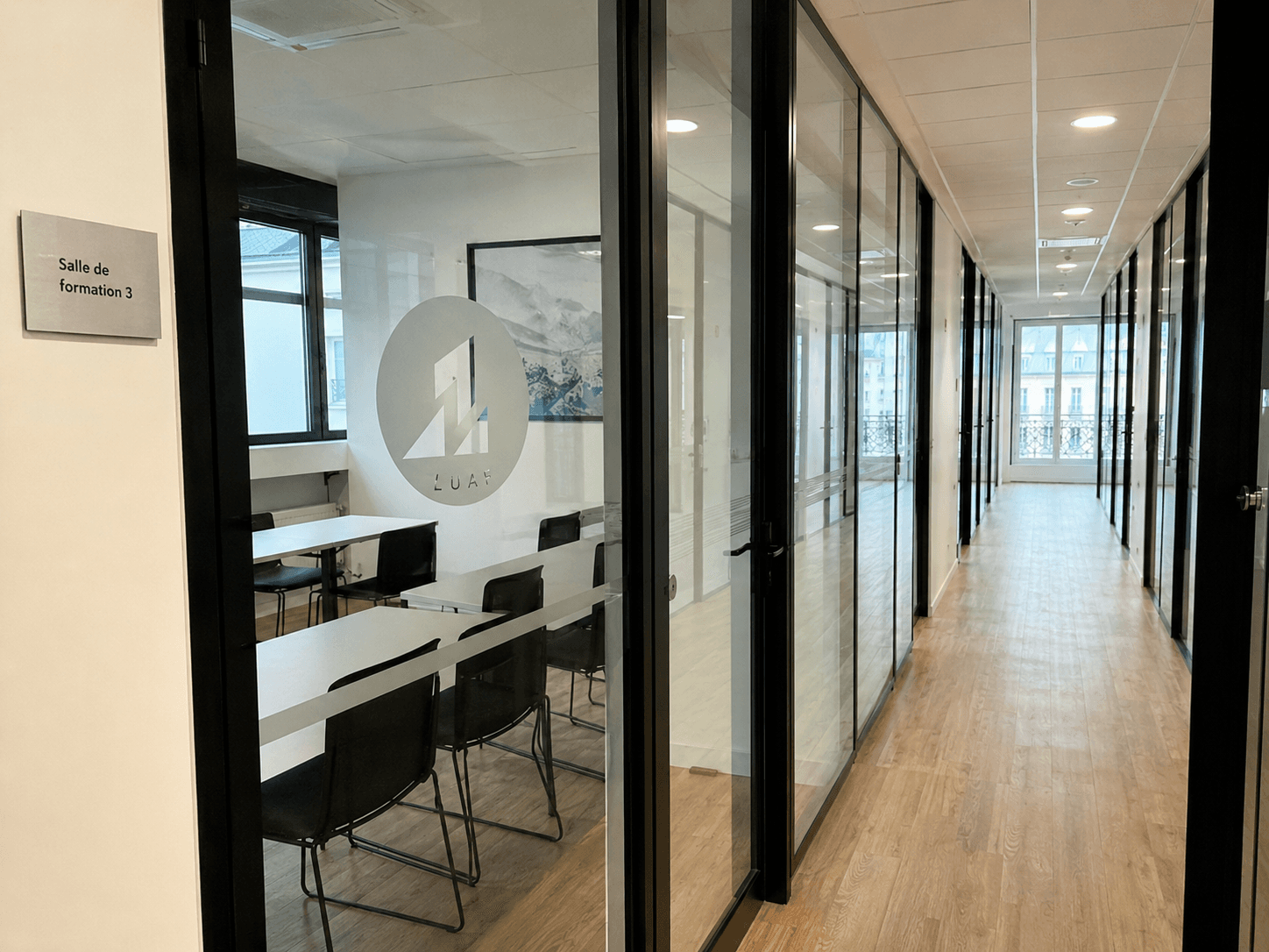 Une salle de formation dans les bureaux de Level Up Academy France